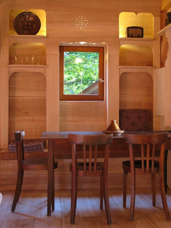 Les Cabanes Du Tertre Urval Номер фото