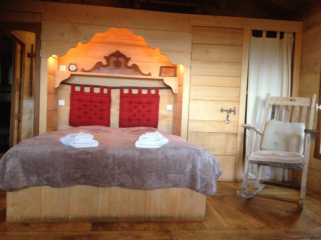 Les Cabanes Du Tertre Urval Екстер'єр фото